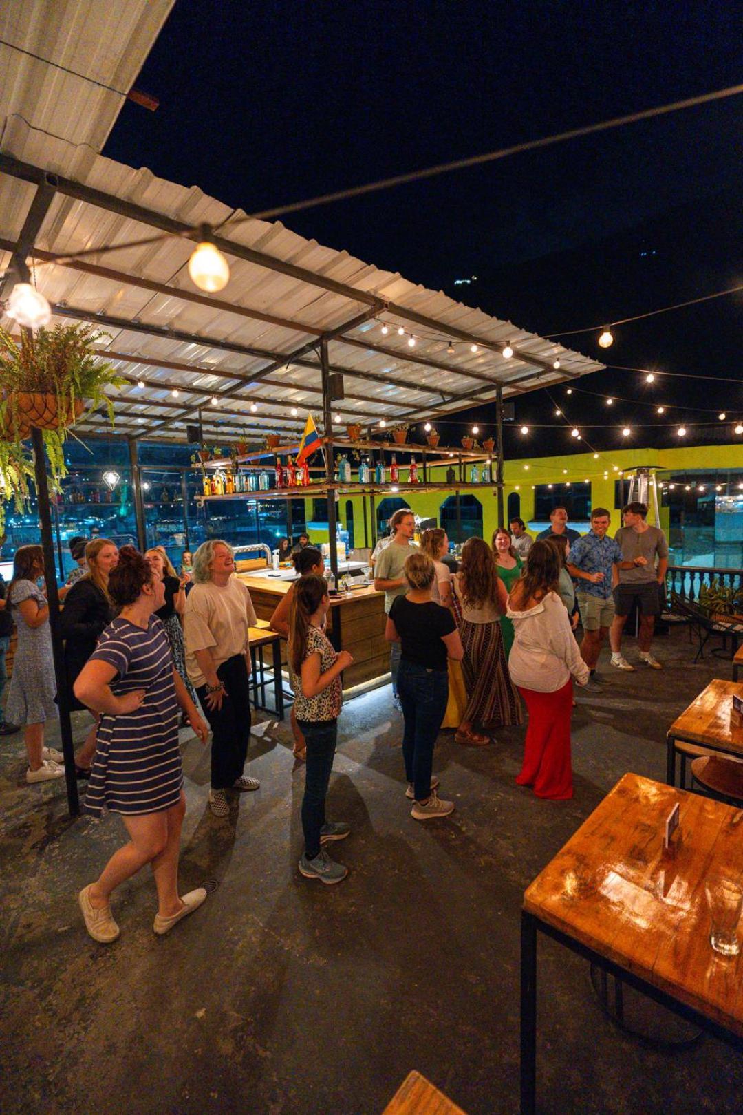 Erupcion Art Hotel & Hostel บาญอส ภายนอก รูปภาพ
