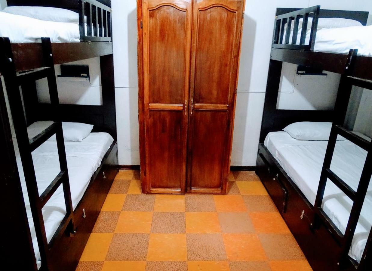 Erupcion Art Hotel & Hostel บาญอส ภายนอก รูปภาพ