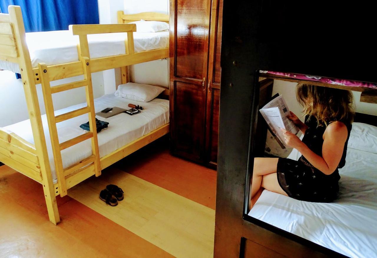 Erupcion Art Hotel & Hostel บาญอส ภายนอก รูปภาพ