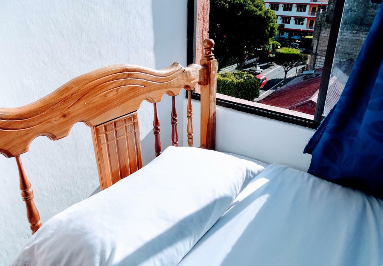 Erupcion Art Hotel & Hostel บาญอส ภายนอก รูปภาพ