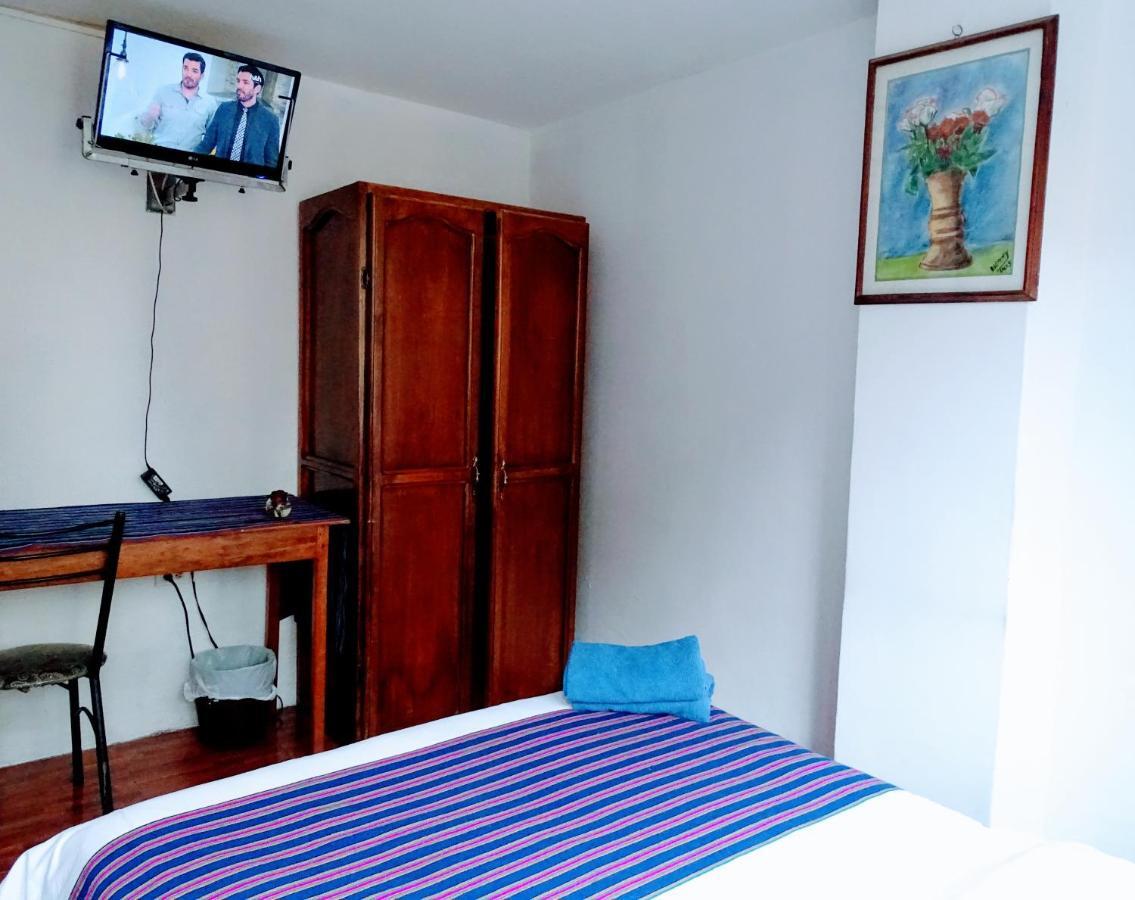 Erupcion Art Hotel & Hostel บาญอส ภายนอก รูปภาพ